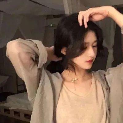 葡萄架下的女神 封面